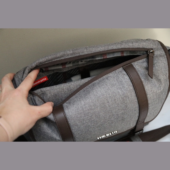 NWT Manfrotto Windsor Camera Bag Small Messenger - Picture 7 of 8